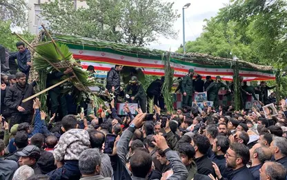 İran Cumhurbaşkanı için Tebriz'de cenaze töreni düzenlendi