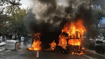 هێرشی فڕۆکەی بێفڕۆکەوان بۆ سەر بازگەی بەسیج لە شیراز | هەڵاتنی هێزەکانی سەرکوت | کاتژمێر ٠٣:٢٠ بەیانی