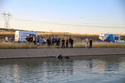 Li Amedê xortekî ket kanala avê da xwe hînik bike û di avê de fetisî
