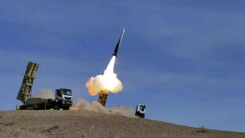 Îran dest bi avêtina fuzeyan ya ser Îsraîlê kir