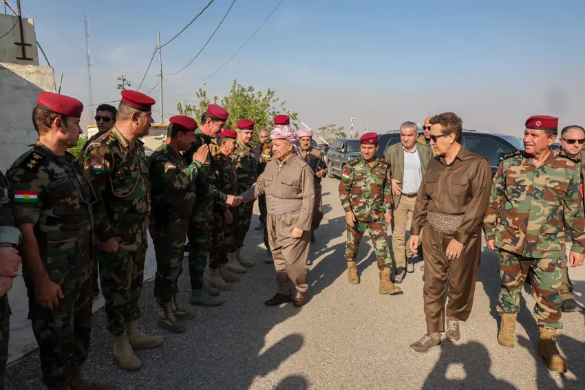 Baskan Mesud Barzani Pesmerge mevzilerini ziyaret etti