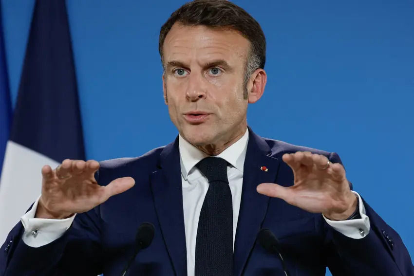 Macron ragihand ku li Fransayê dê li ser Lubnanê konferansekê pêk bîne