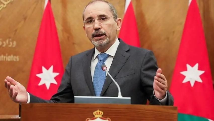 Wezîrê Urdinê Sefedî bi serdaneke fermî li Samê ye: Wê bi Esed re bicive