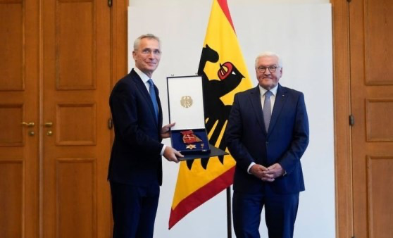 Stoltenberg 'Büyük Haç' ile onurlandirildi!