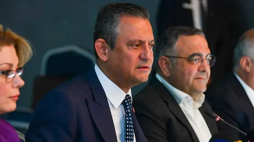 Serokê CHPê Özgür Özel bernama xwe ya Diyarbekirê betal kir û dadigere Ankara