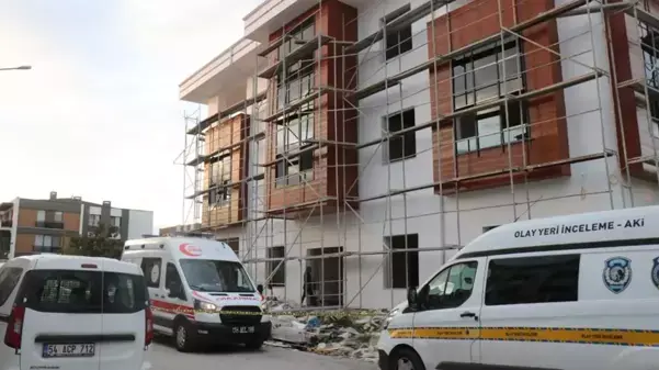 Li însaatê de asansor ket ser 2 karkeran û her dû jî can dan