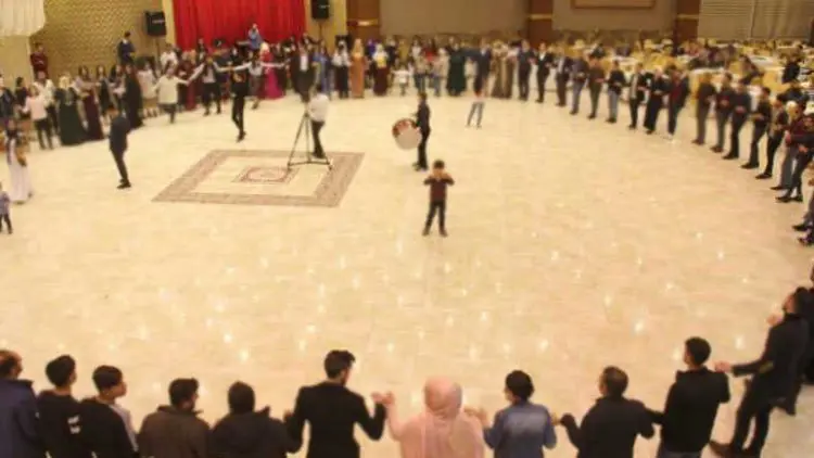 Çeneqele | Nijadperestan êrîsî daweta malbateke ji Agiriyê kir