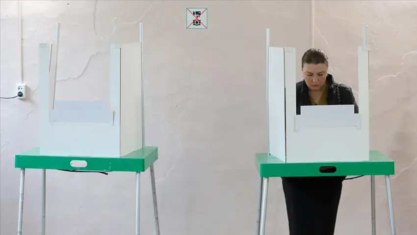 Di hilbijartinên parlamentoya Gurcistanê de, Partiya Xeyala Gurcî 53,9 deng wergirtin û bû yekemîn