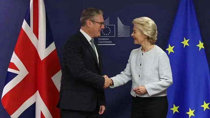 Serokwezîrê Brîtanyayê Starmer bi Leyen re civiya