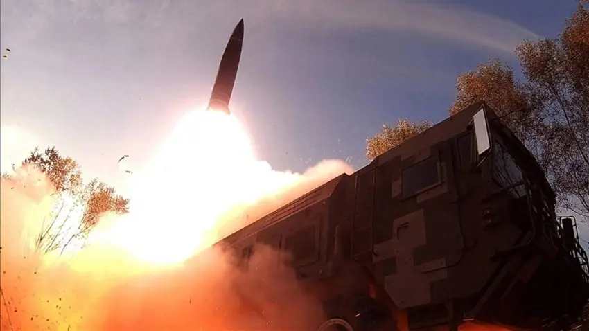 Kuzey Kore, Japon Denizi'ne kitalar arasi balistik füze firlatti!