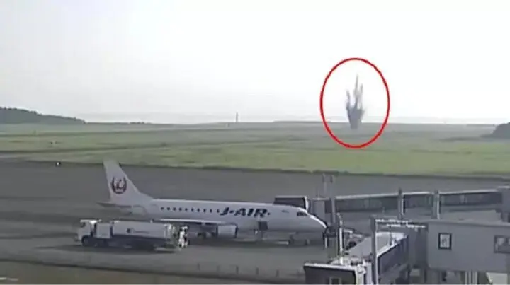 تەقینەوەی بۆمبێک فڕۆکەخانەیەکی ژاپۆنی داخست