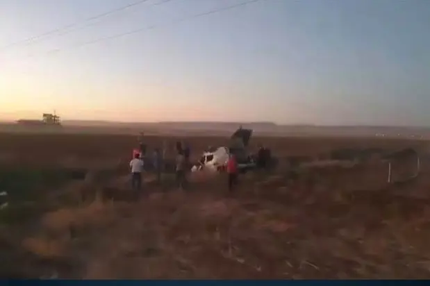 Li ser rêya Qamîslo-Amûdê bi dronê êrîsê erebeyekî kirin û 2 kes mirin