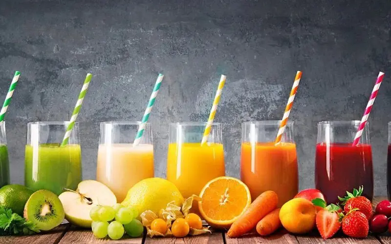 زۆر خواردنی شەربەتی میوە دەبێتە هۆی جەڵتەی مێشک! خواردنی زیاتر لە 7 کوپ ئاو و چا لە ڕۆژێکدا ئەگەری تووشبوون بە جەڵتەی مێشک کەم دەکاتەوە