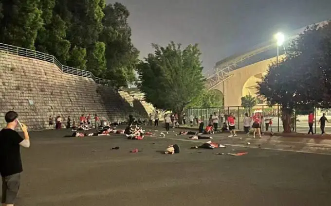 Otomobîlekê ajot ser qelebalixiyê: 35 mirî, 43 birîndar