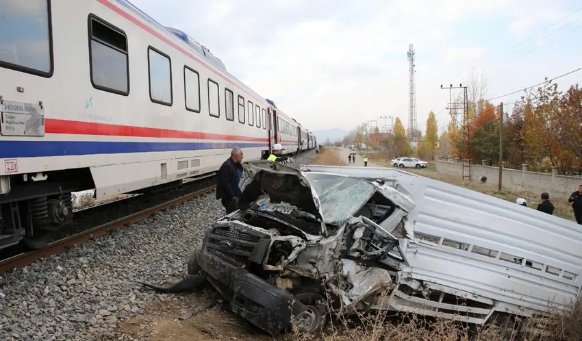 Li bajarê Mûsê trên û kamyonet li hev ketin: 1 mirî û 1 birîndar