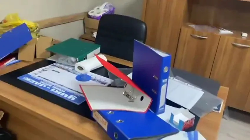 Hêzên asayîsê hevserokên navça Esenyurtê yên DEM Partiyê xistin binçav