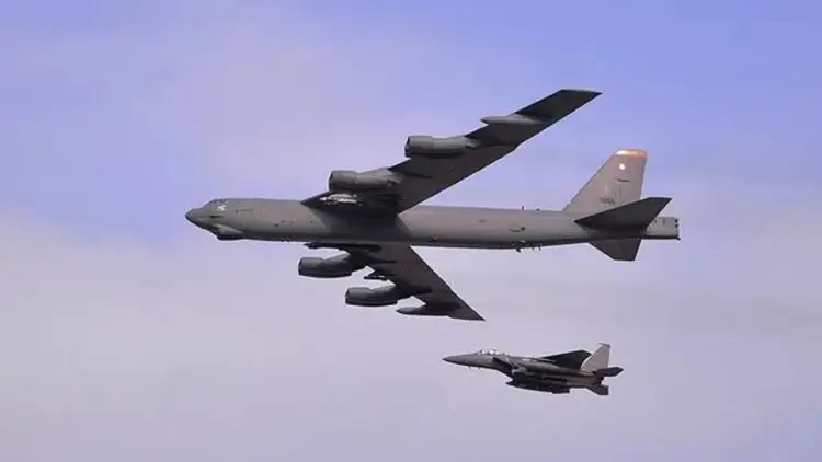 Amerîka balafirên bombekirinê û hêzên nû yên leskerî  dê bisîne Rojhilata Navîn