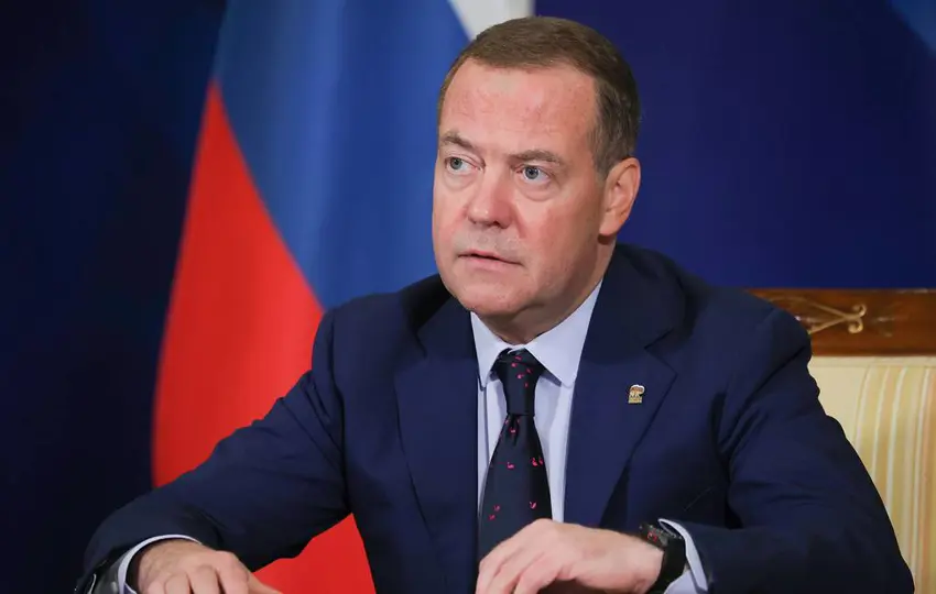 Dîmîtrî Medvedev: “Heger serokê nû yê Amerîkayê serê Ûkraynayê gurr bike, Amerîka bêhtir dê nêzî Serê 3yem ê Cîhanê bibe”