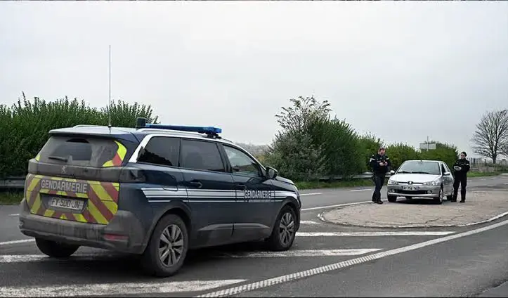 Fransayê li ser sînorên xwe yên bejayî dest bi kontrolê kir