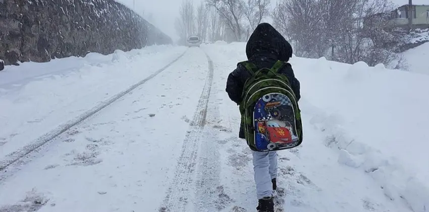 Li 11 parêzgehan ji ber barîna berfê dibistan hatin girtin