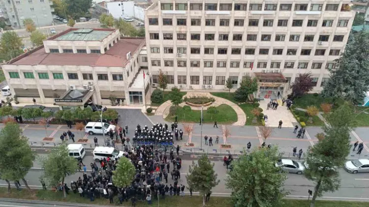 Batman'da gösteri ve etkinliklere 10 gün yasak! Valilikten açiklama!