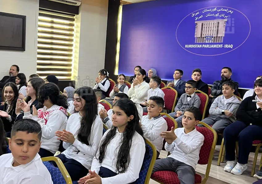 Weqfa Ruwangeyê, li Parlamentoya Kurdistanê ji bo zarokan pêsbirka wênesaziyê li dar xist