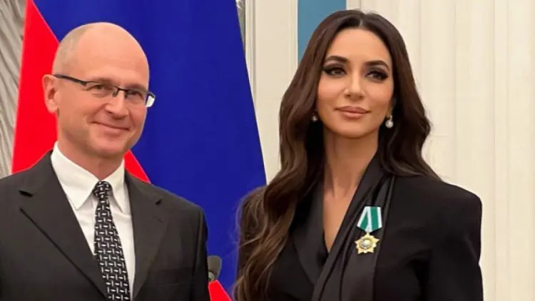 Kürt sanatçi Zara, Putin'den Dostluk Nisani aldi