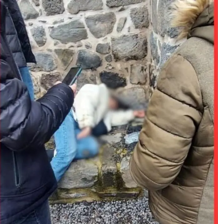 Turîsta ku hatibû Diyarbakirê di sûran werbû: Birîna wê giran e