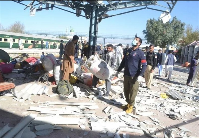 Li Pakistanê li stasyoneke trênê êrîsa bombeyî pêk hat: 24 kes mirin, 44 kes jî birîndar bûn