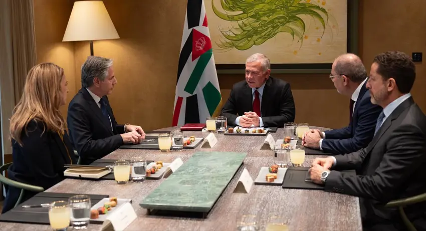 Blinken û Sah Ebdullah civiyan: Divê li Sûriyê hikûmeteke gistgir bê avakirin