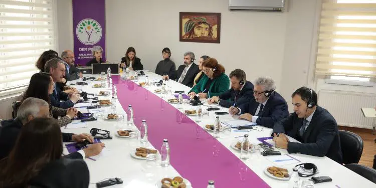 AP Türkiye Raportöründen DEM Parti’ye ziyaret