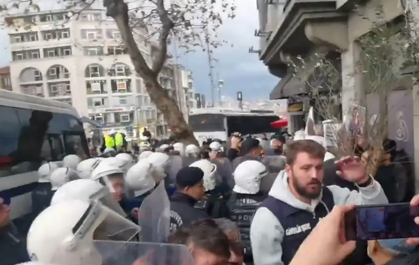 Di daxwuyaniya çapemeniyê ya rojnamevanan de 30 kes hatin binçavkirin