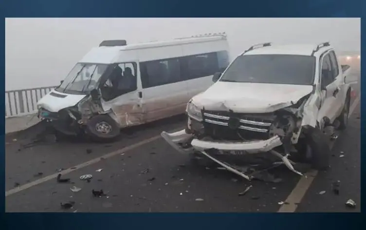 Li Diyarbekirê 33 otomobîl li hev qelibîn: Gelek kes birîndar bûn