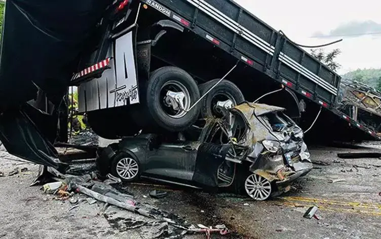 Li Brezilyayê di qeza zencîre de 30 kes mirin