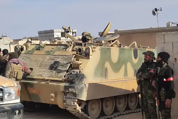 Rojava: HSDê li Minbicê 3 gund kontrol kir, 400 çekdaran çekên xwe danî