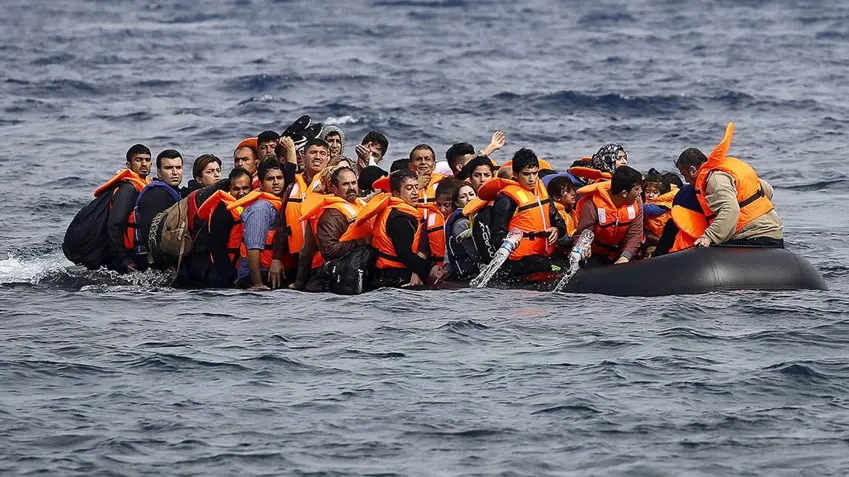 لە نزیک کەنارئاوەکانی مەغریب بەلەمێک بە ٨٠ کۆچبەرەوە ژێرئاو كەوت