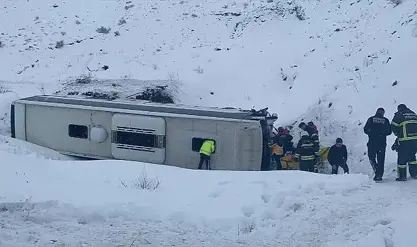 Li Erzinganê otobusa rêwiyan wergeriya