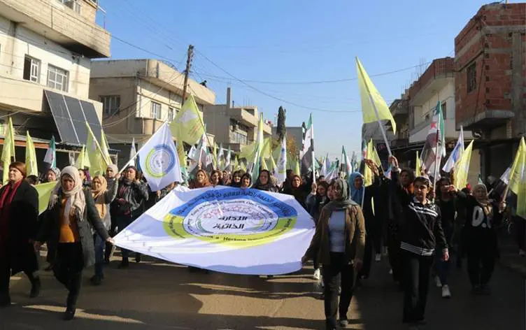 Rojava: Artık özerk yönetimi temsil eden bayrak ve semboller kullanılacak