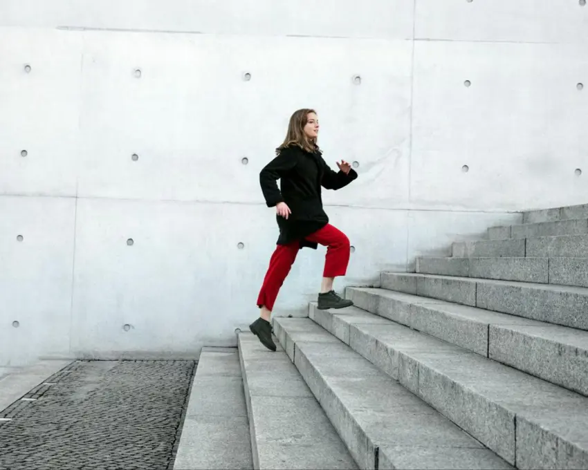 سەرکەوتن بەسەر پلیکانەکاندا دەبێتە هۆی کەمکردنەوەی مەترسی جەڵتەی دڵ بۆ نیوە لە ئافرەتان