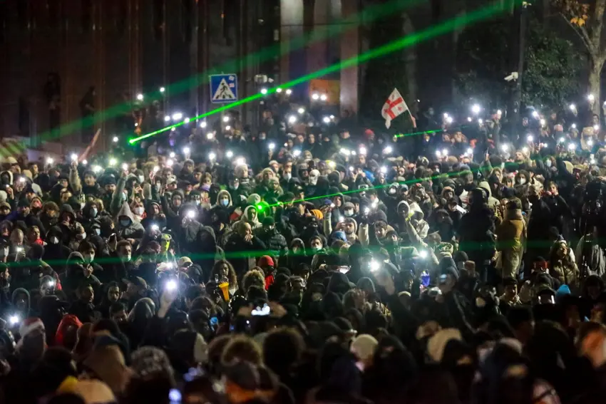 Li Tiflîsê polîsan bi ava sid xwepêsandêr belav kirin