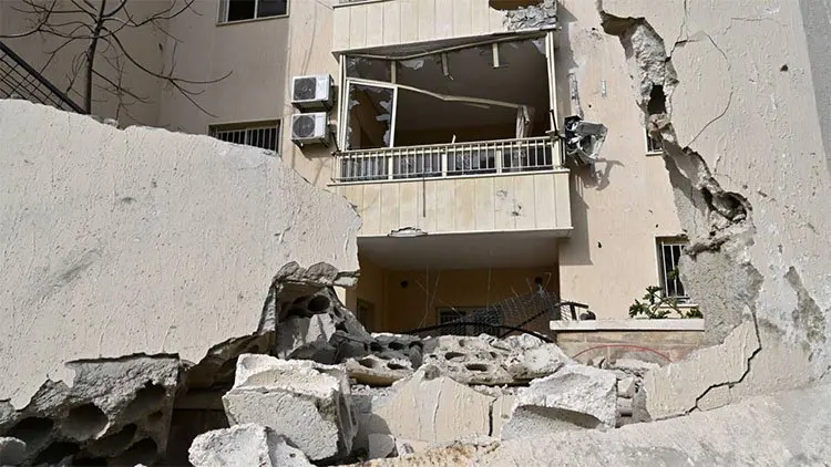 Israil güçleri Hizbullah mevzilerini bombaladi