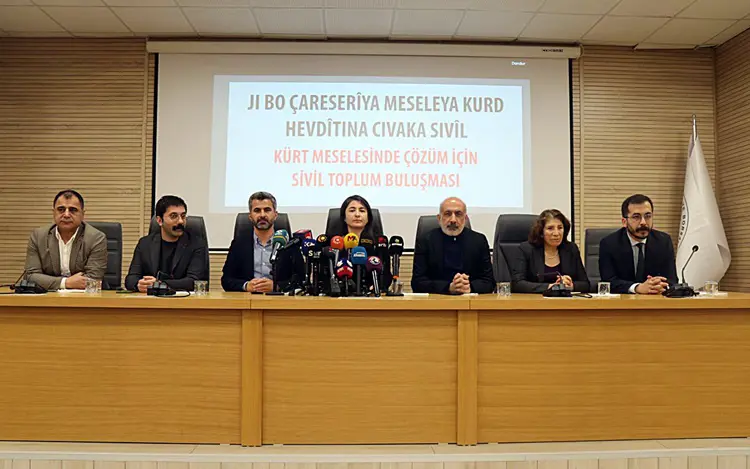 Ji Diyarbekirê banga destûreke nû û çareseriya pirsa Kurd