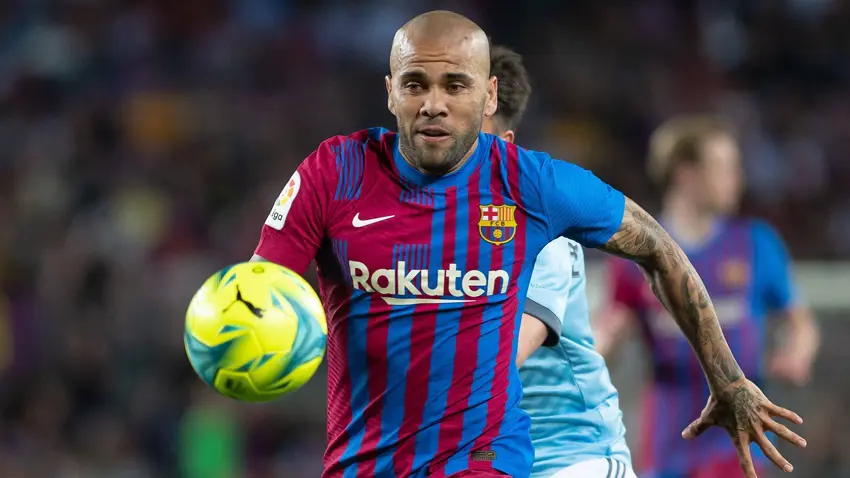 Futbolîzê Barcelonayê li girtîgehê întihar kir