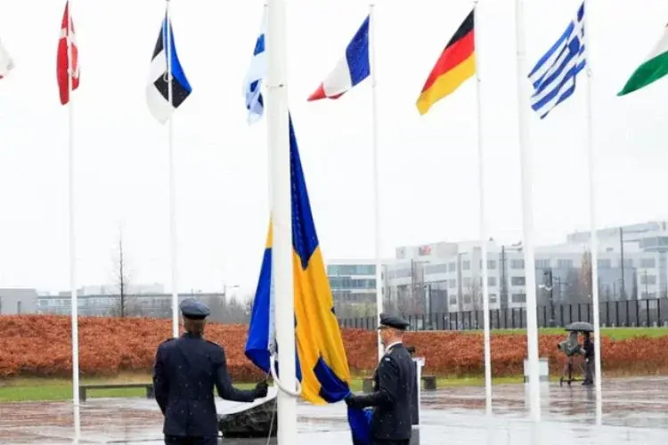 Ala Swêdê li biryargeha NATOyê hate bilindkirin