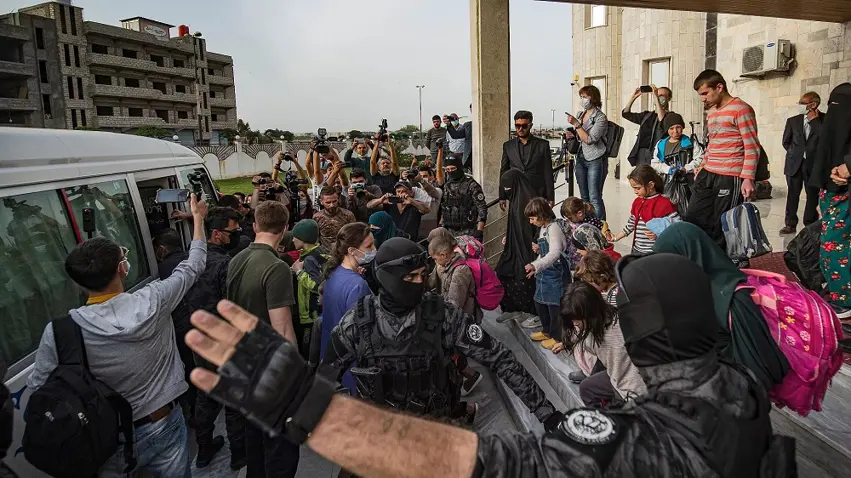 Rêveberiya Xweser 32 zarokên DAISiyan radestî Rûsyayê kir