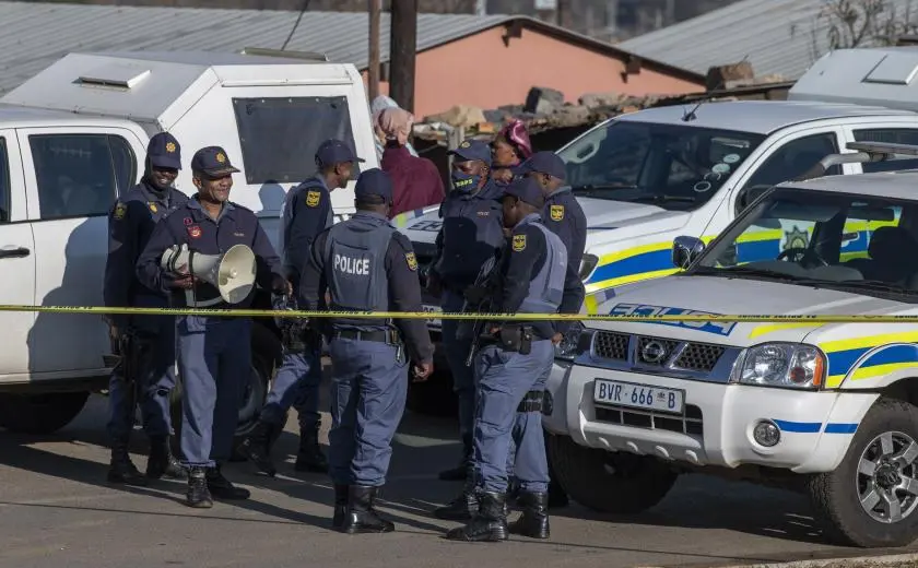 Li Afrîkaya Basûr 3 kesîs bi kêran hatin kustin