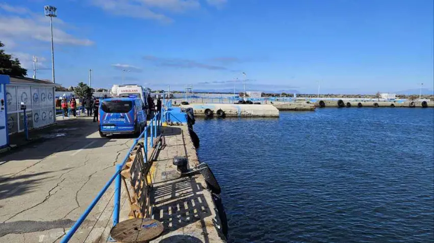 Li Çanakkaleyê kestiya lastîkî ya ku koçberên neqanûnî tê de bûn binav bû