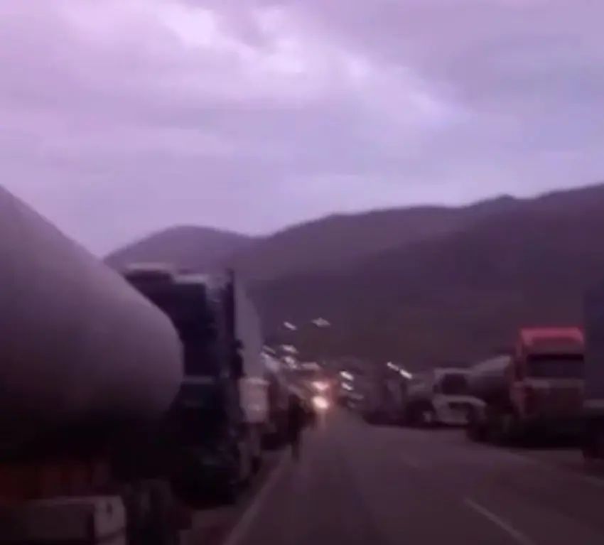 سنووری عێراق بەڕووی ترێلێرە ئێرانییەکان داخرا