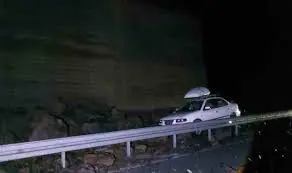 Li Bedlîsê hezaz: Otomobîla derbasbûyî di kêliya dawî de xilas bû