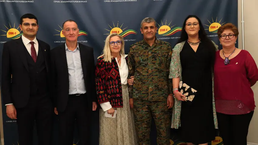 Fermandarê YPGê besdarî bernameya Newrozê ya li Parîsê bû: Tirkiye û Îran rexne kir